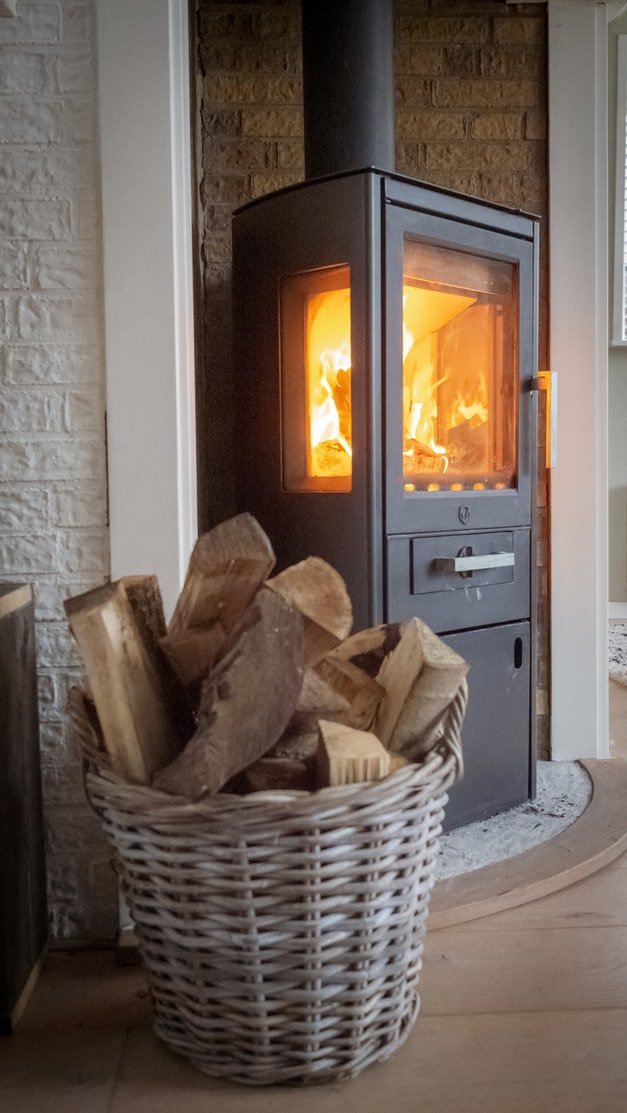 Read more about the article What Kind of Wood Works Best for Wood-Burning Stoves?