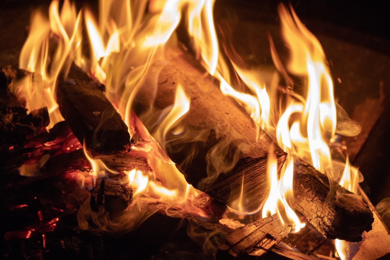 Read more about the article Beginner’s Guide on How to Correctly Use a Wood Stove