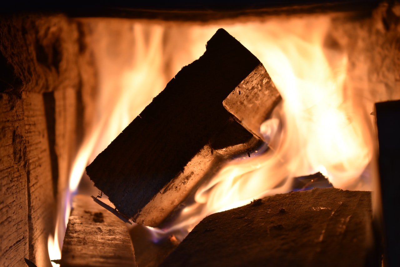 Read more about the article How You Can Save Money and Energy Using a Wood-Burning Stove