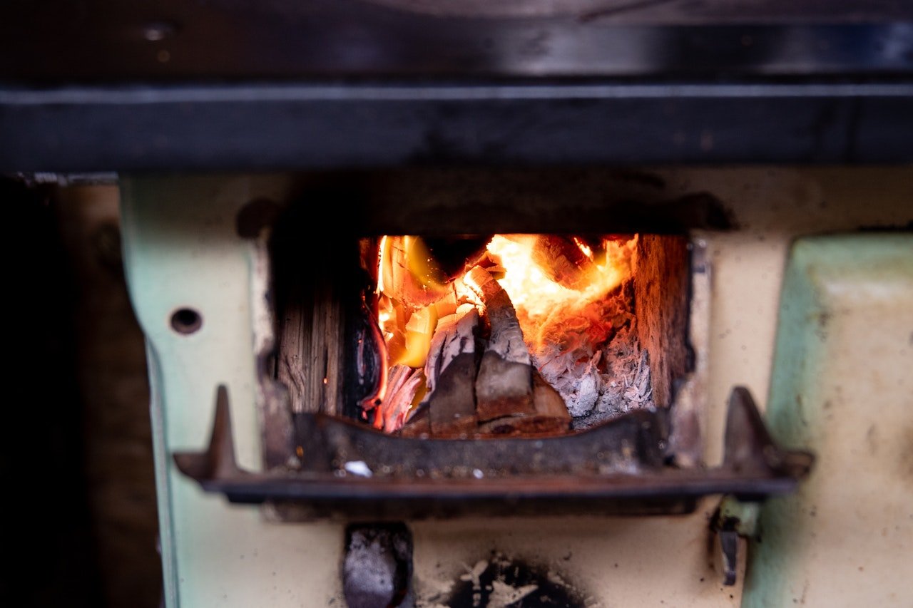 Read more about the article The Beginner’s Guide to Lighting a Wood Burning Stove